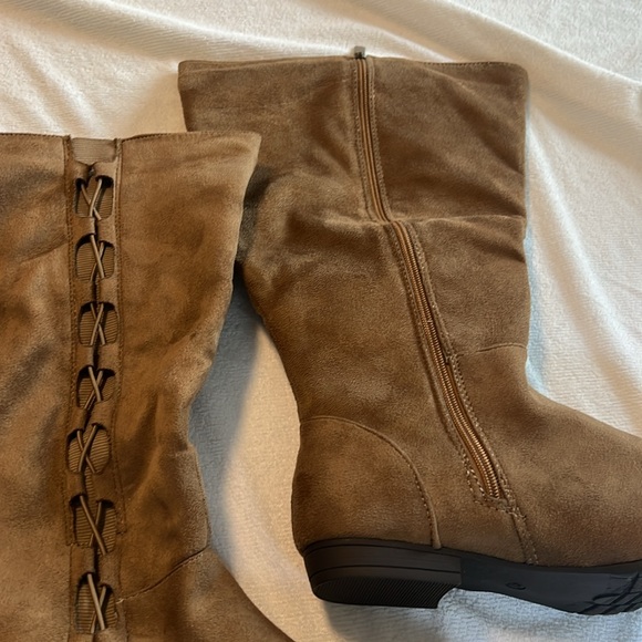 Never worn camel colored wide calf boots - size 9w - Picture 4 of 5